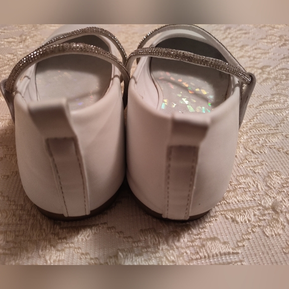 Girls Little Angel white patent leather with rhinestone straps - Picture 3 of 8